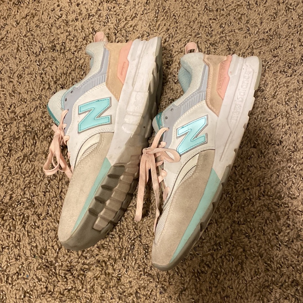 New Balance 997H Pastel Sneakers